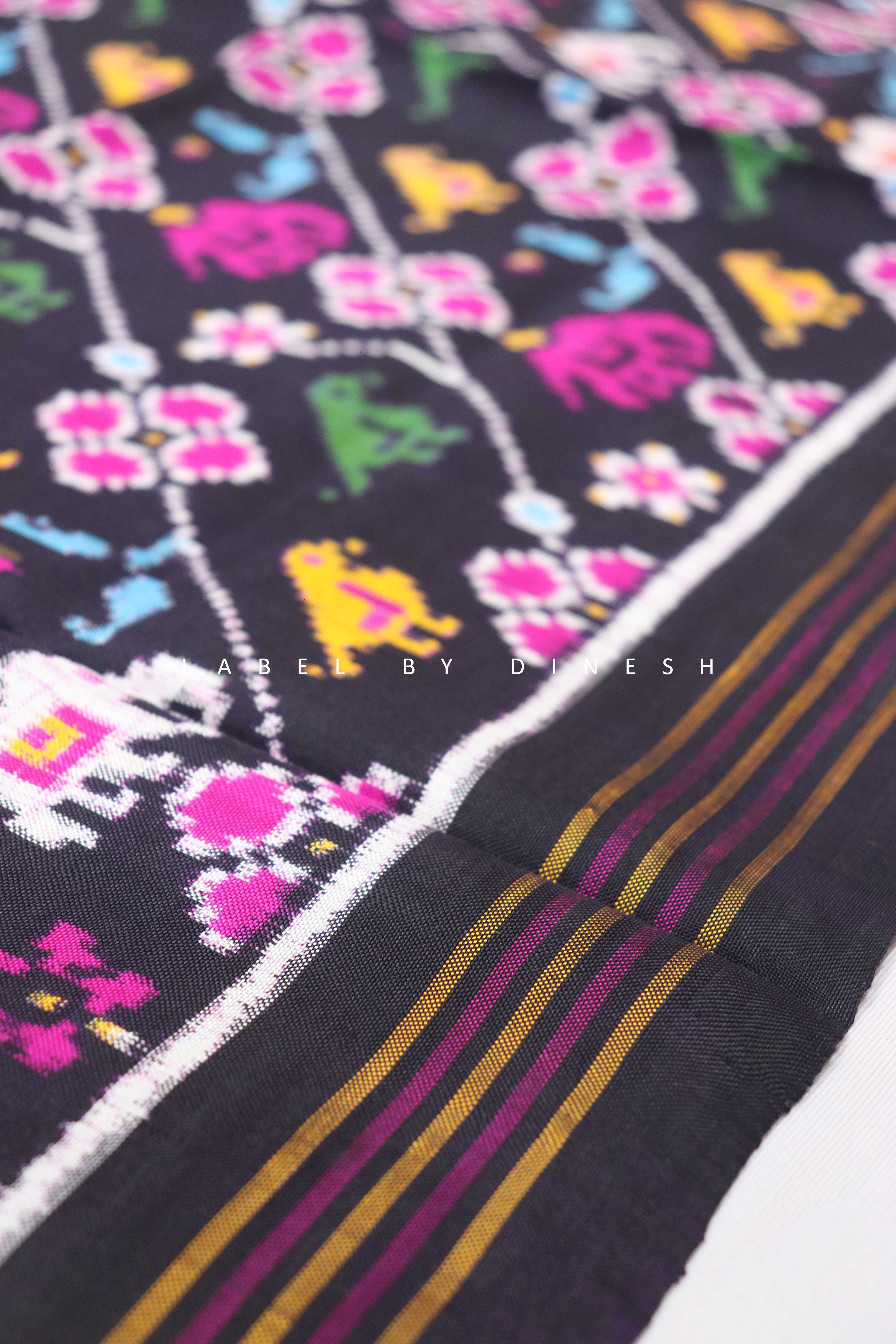 Black Small Figures In Lahariya Patola Saree_1