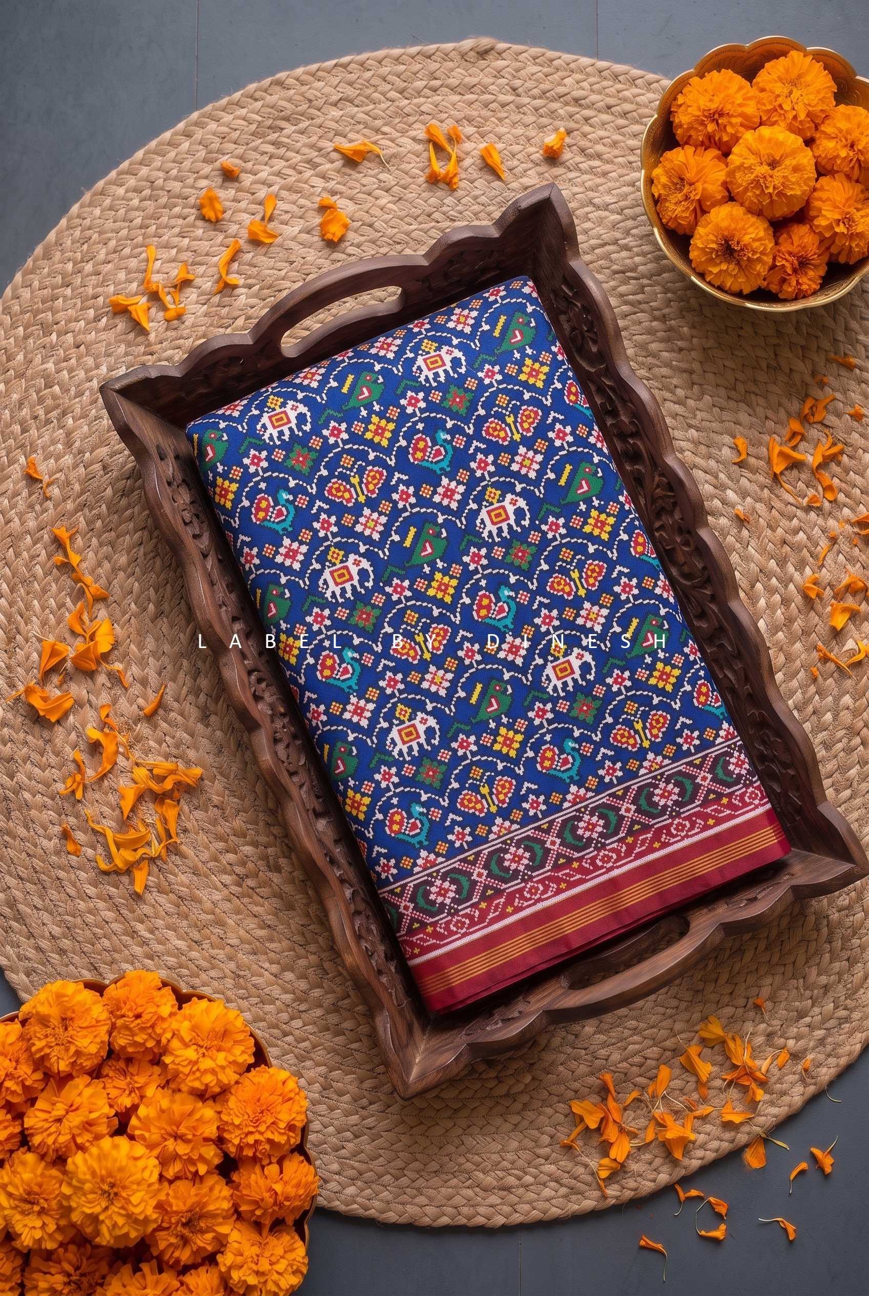 Blue Red Small Figues Patola Saree_1