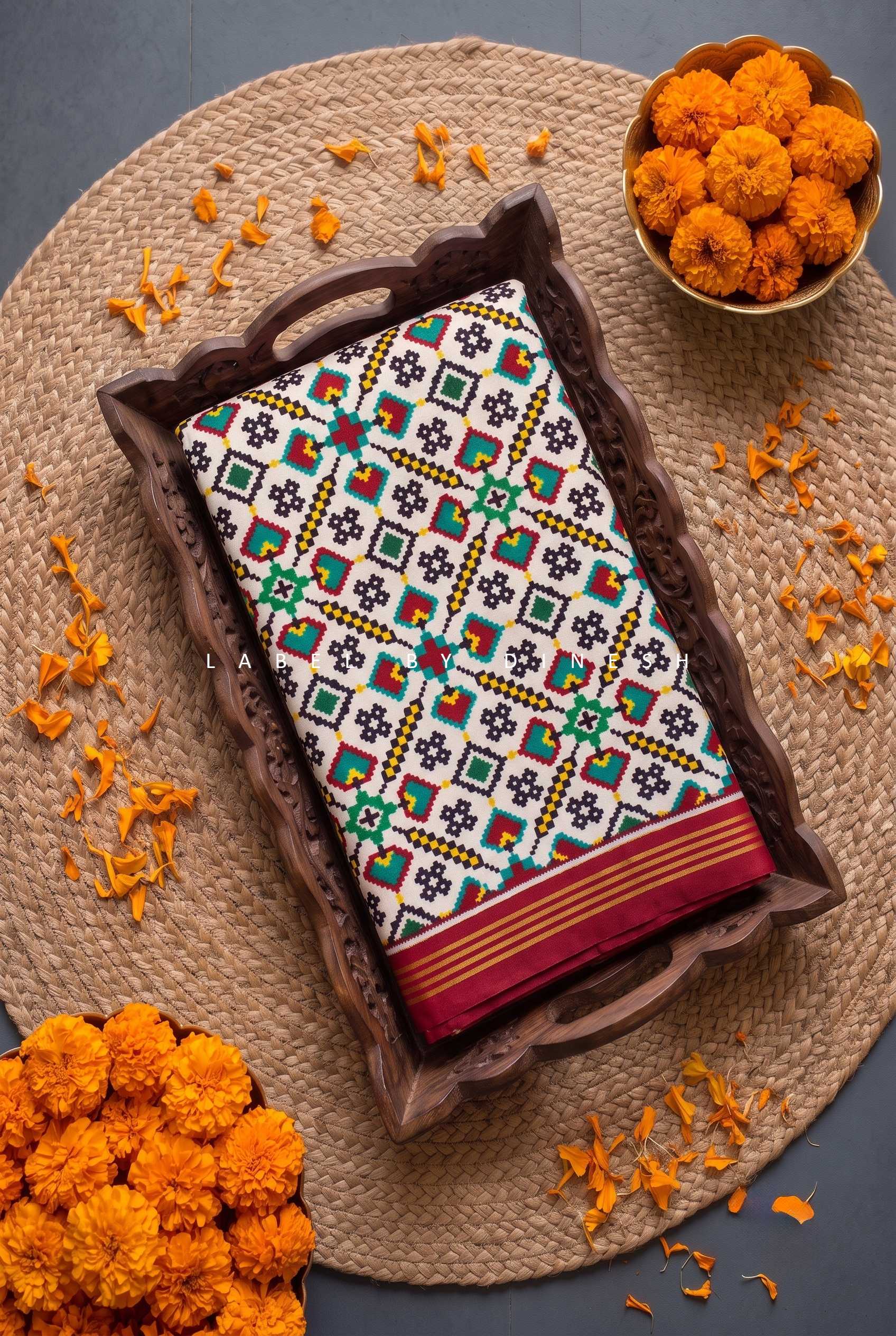 White Manek Chowk Double Ikkat Patola Saree_1